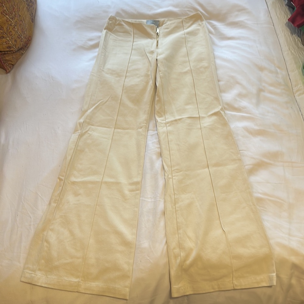 Cream zip up pants from Aqua. Brand new never worn size small
